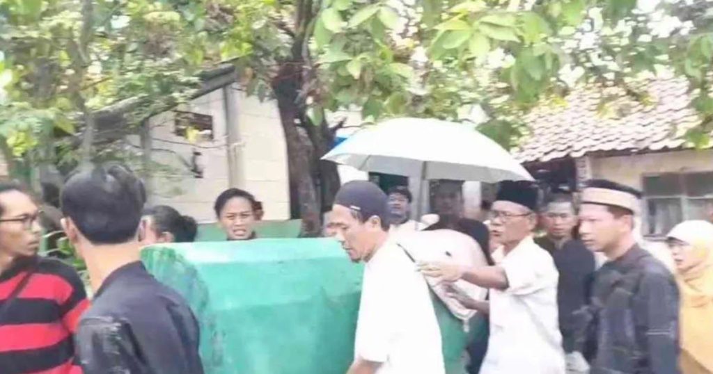 Guru PNS Tewas dalam Kecelakaan Kereta di Bekasi