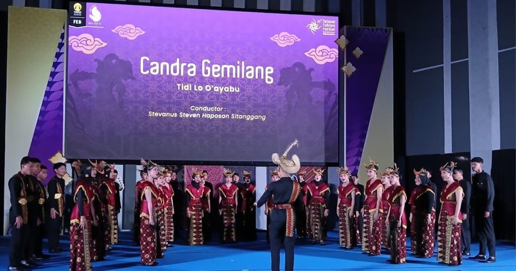 Juara Favorit dan Medali Emas Paduan Suara Candra Gemilang SMAN 5 Karawang di Lomba NFF UI