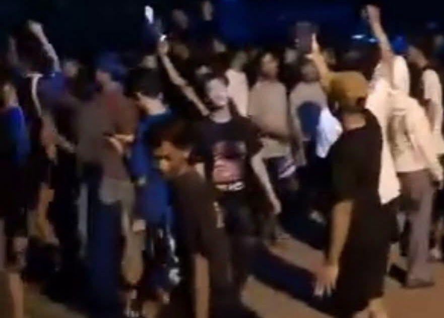 Warga Tirtamulya Karawang Gelar Aksi Protes Terkait Dugaan Pencabulan Santriwati oleh Oknum Ustad