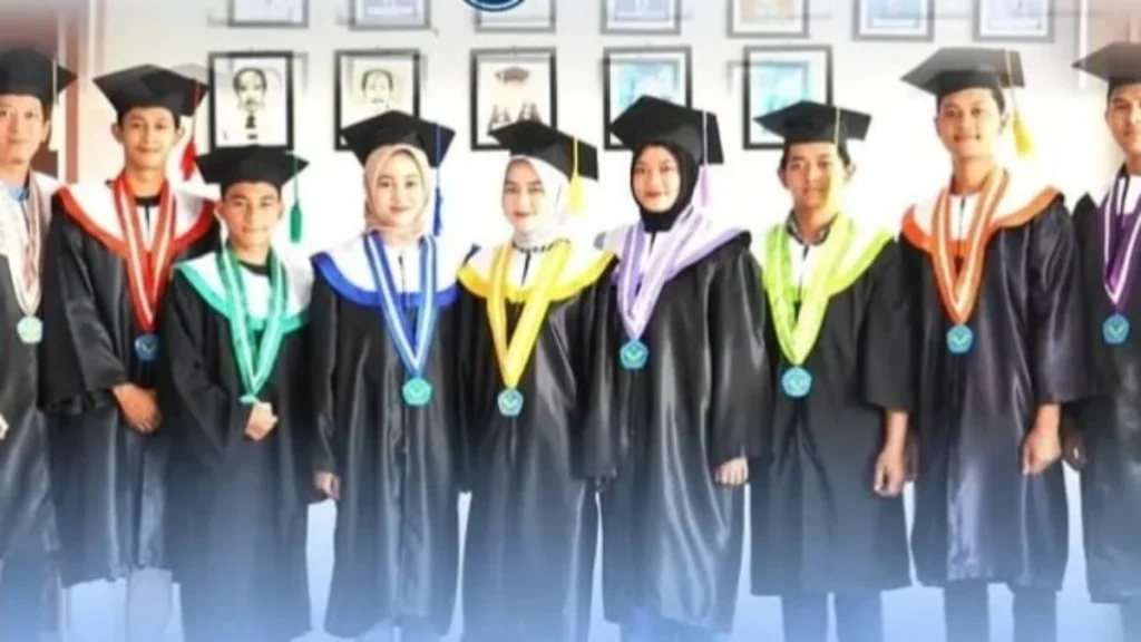 182 Lulusan Unwir: Rektor Tekankan Adaptasi Digital & Etika Industri