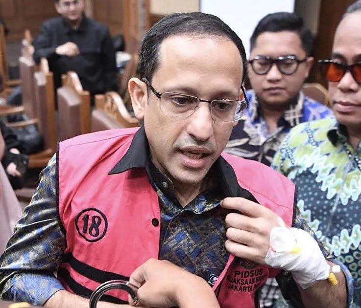 Nadiem Makarim Jalani Sidang Kasus Chromebook Sambil Dipasang Infus
