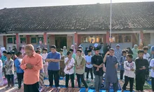 Pendidikan Karakter Religius Sejak Dini: Siswa SDN 2 Haurgeulis Sholat Dhuha & Tadarus