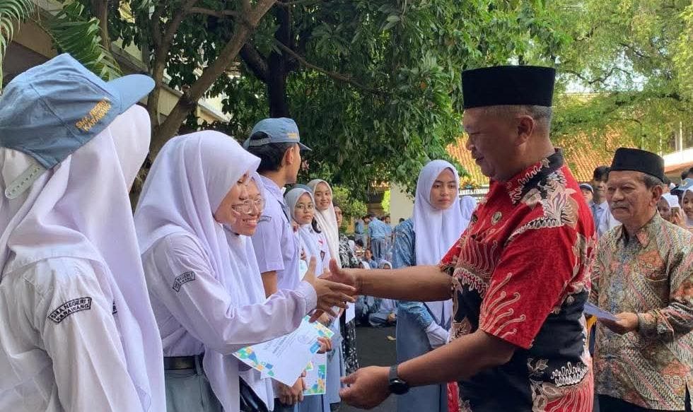 SMAN 1 Karawang Luluskan Seluruh Siswa Kelas XII