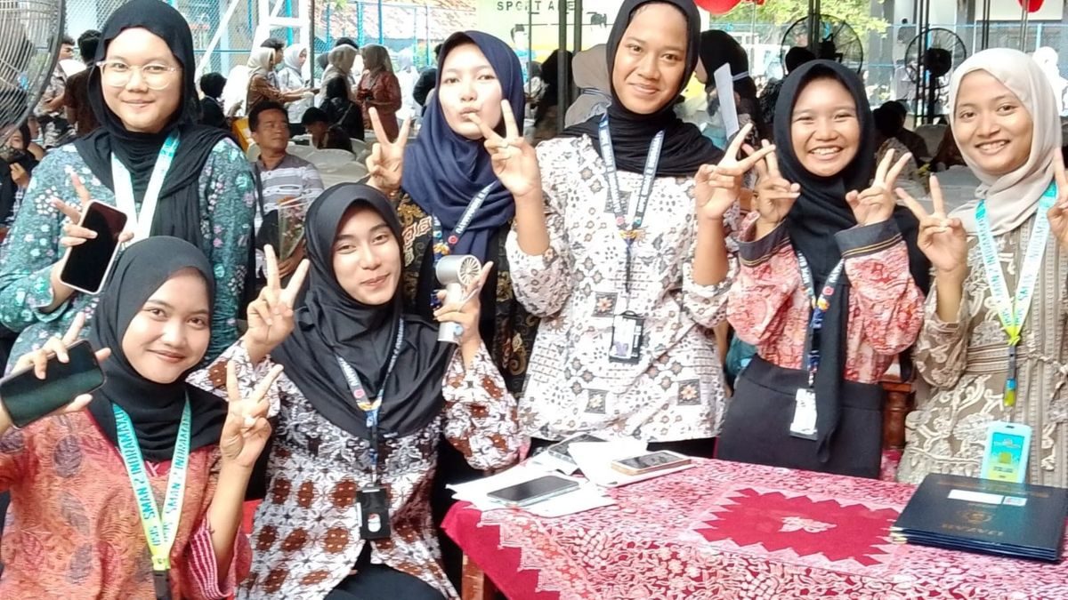 SMAN 2 Indramayu Lepas 362 Siswa: Momen Haru & Bangga