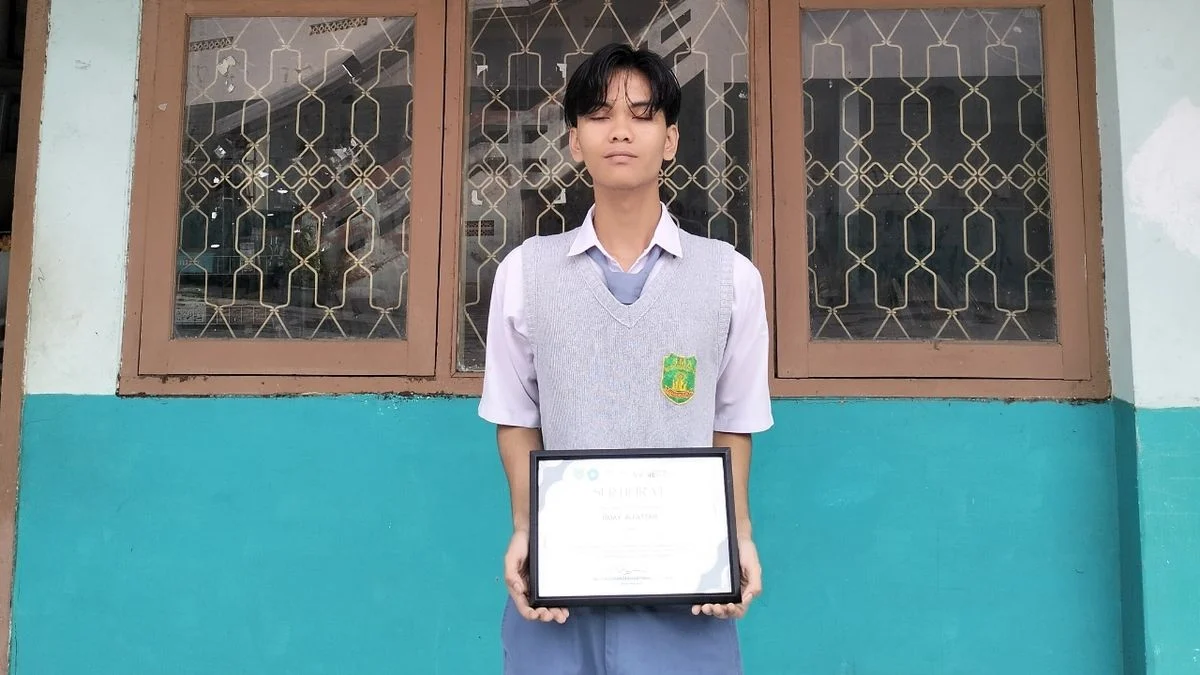 Umay Alfattah Juara 3 Kaligrafi Desa, Siswa SMA Muhammadiyah Haurgeulis