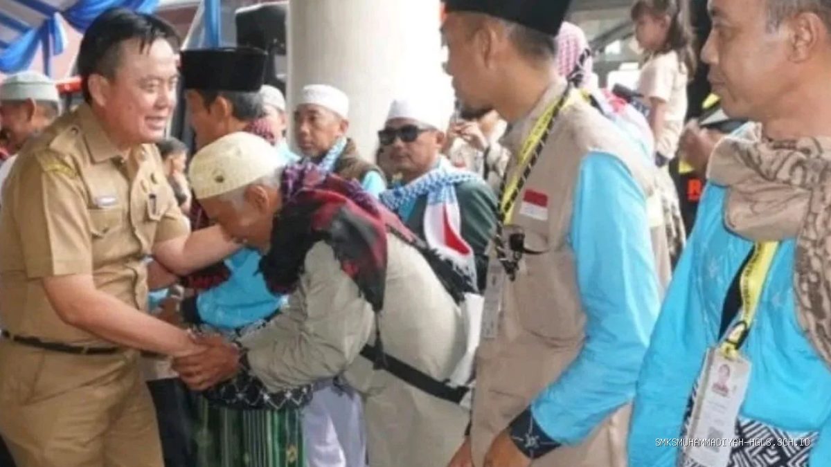 445 Jemaah Haji Indramayu Kloter 30 Tiba di Tanah Air, Disambut Haru