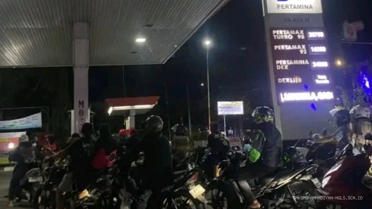 Antrean Pertalite SPBU Indramayu vs Pertamax Lengang