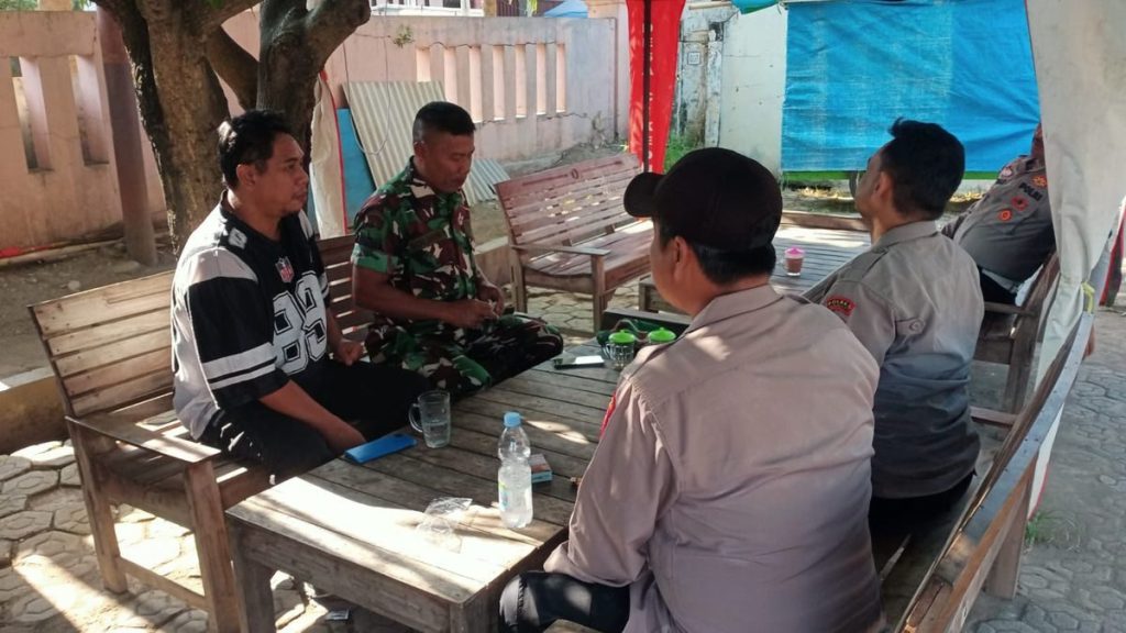 Babinsa Cikedunglor Serma Solihin Perkuat Sinergi TNI-Polri Lewat Komsos Koordinatif