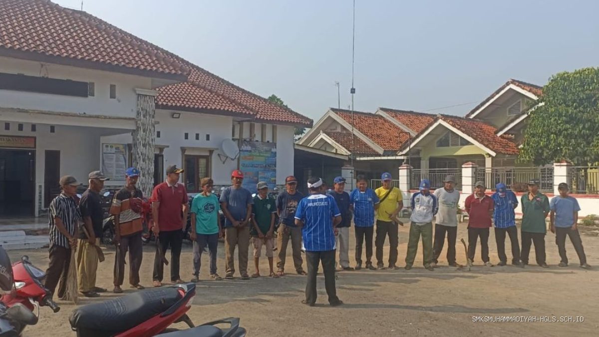Bangun Gotong Royong: Jumat Bersih Pemdes Sumbermulya