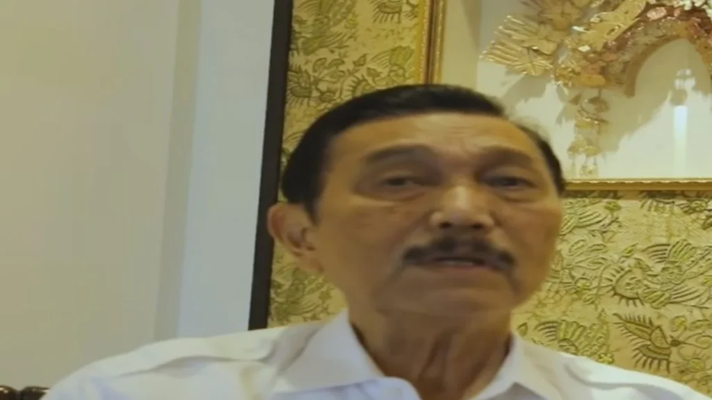 Bansos Beralih ke Tunai: Luhut, AI Klasifikasi Penerima