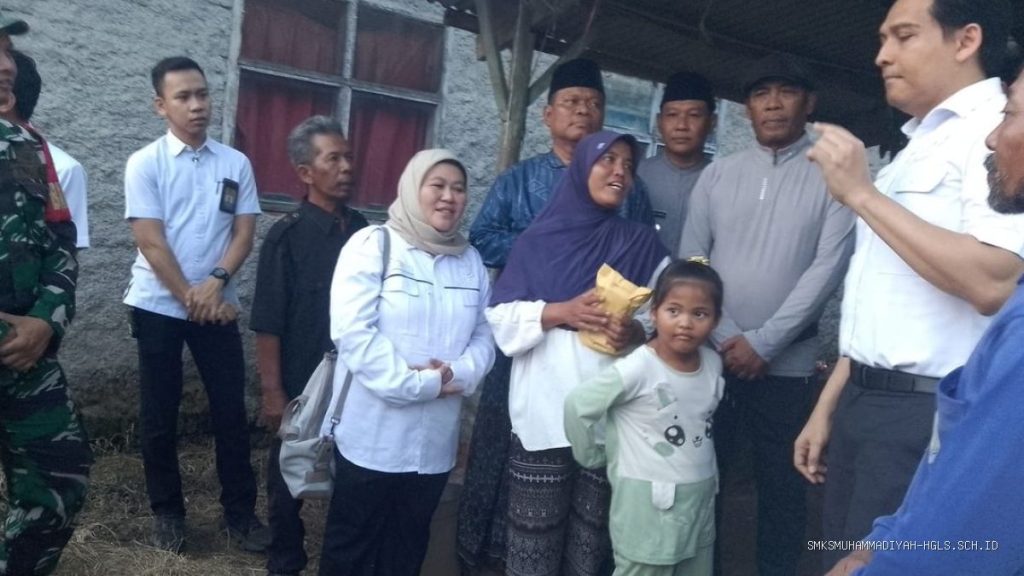 Bupati Indramayu Salurkan Bantuan Baznas Rp20 Juta, Babinsa Kawal