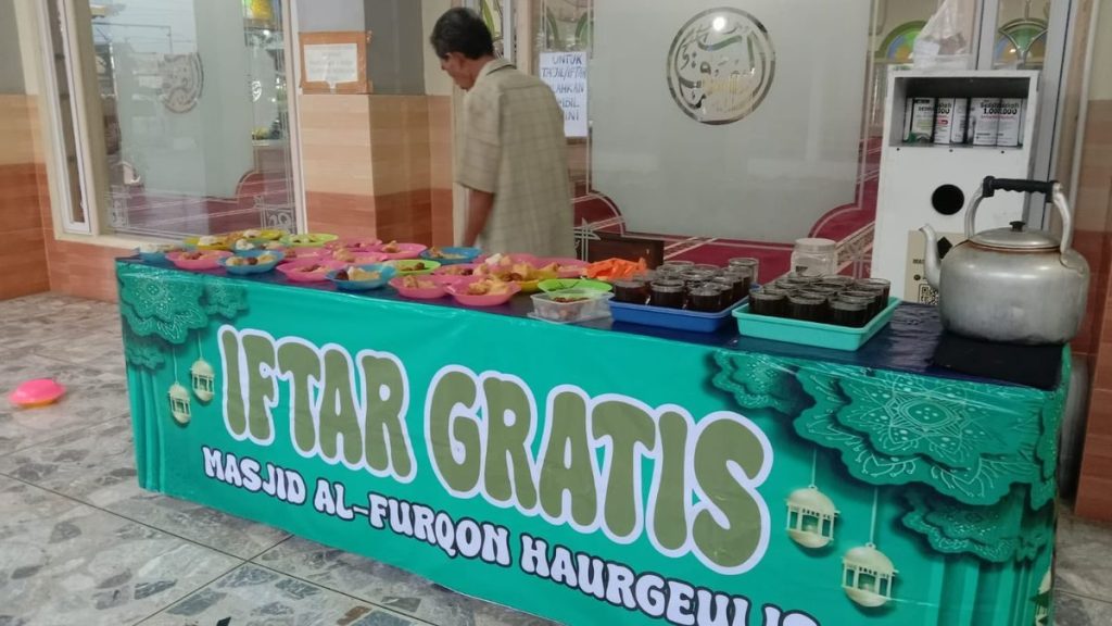 DKM Al-Furqon: Iftar Gratis Perkuat Kepedulian dan Kebersamaan Umat