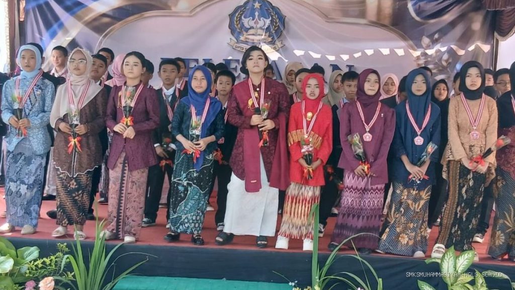 Haru dan Kebanggaan Warnai Pelepasan Siswa Kelas VI dan Kenaikan Kelas di UPTD SDN 1 Haurgeulis