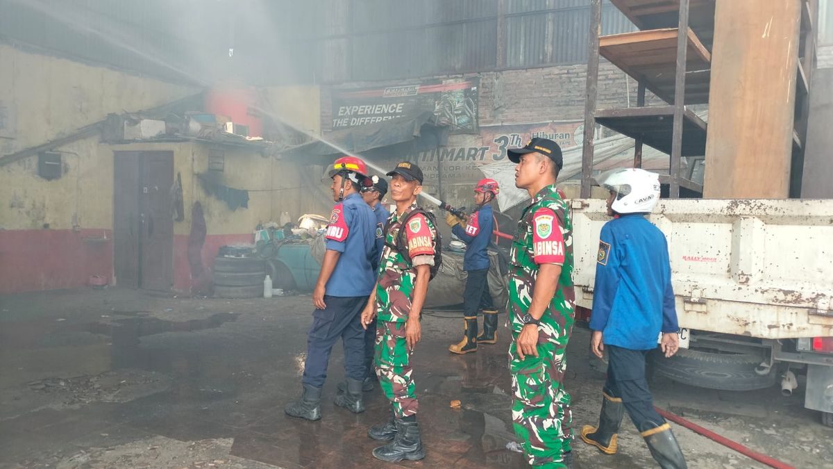 Kebakaran Fitness Center Sleman Lor: Babinsa Sliyeg Sigap Padamkan Api & Evakuasi