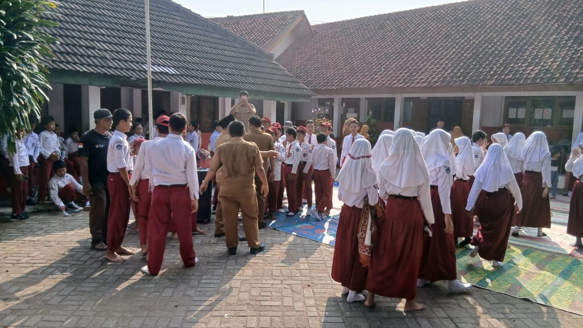 Pelepasan Kelas 6 SDN 1 Haurgeulis: Tangis Haru Warnai Momen Spesial