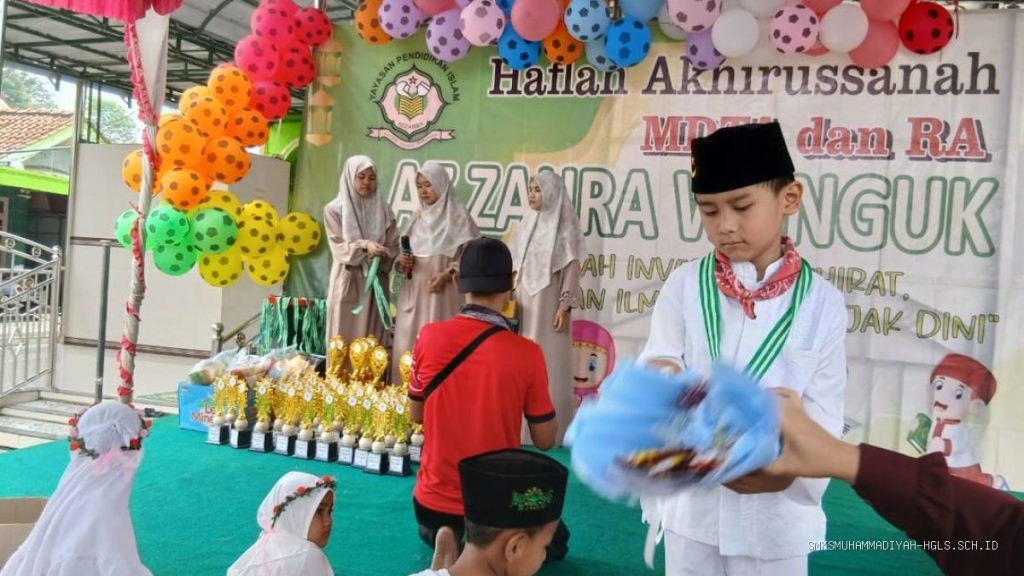 Perayaan Akhir Tahun MDTA dan RA Azzahra Wanguk Meriah