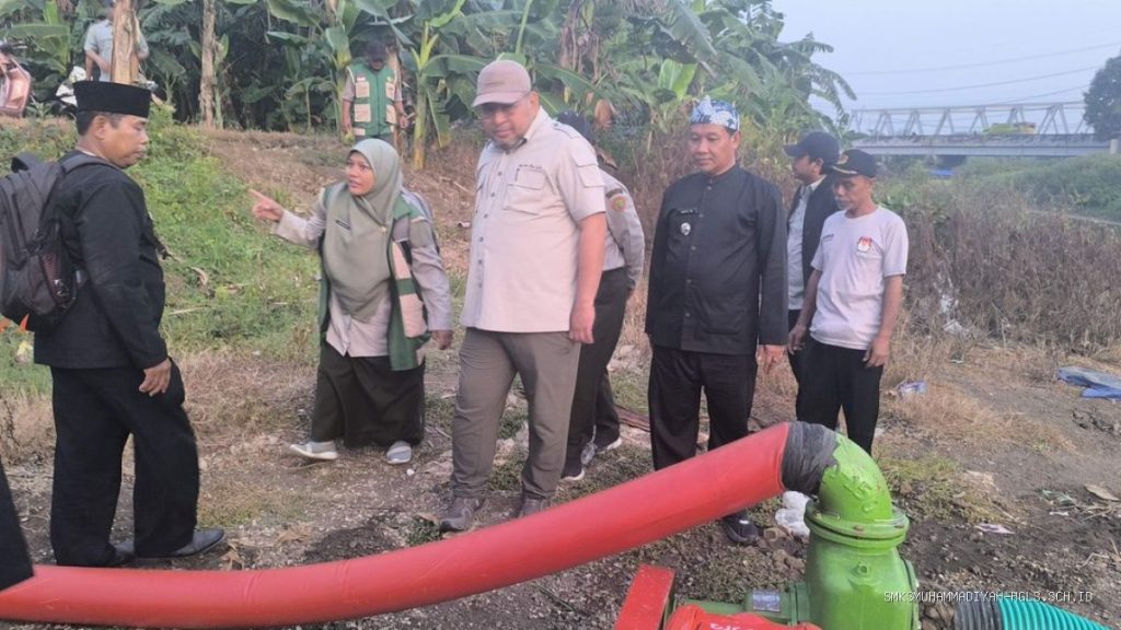 Petani Indramayu Terima Pompa Air Kementan RI: Sukra Bahagia