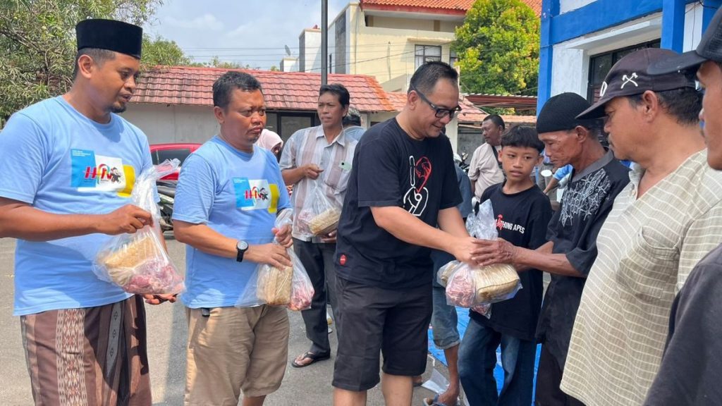 PWI dan IKWI Indramayu Salurkan Daging Kurban dalam Semangat Berbagi