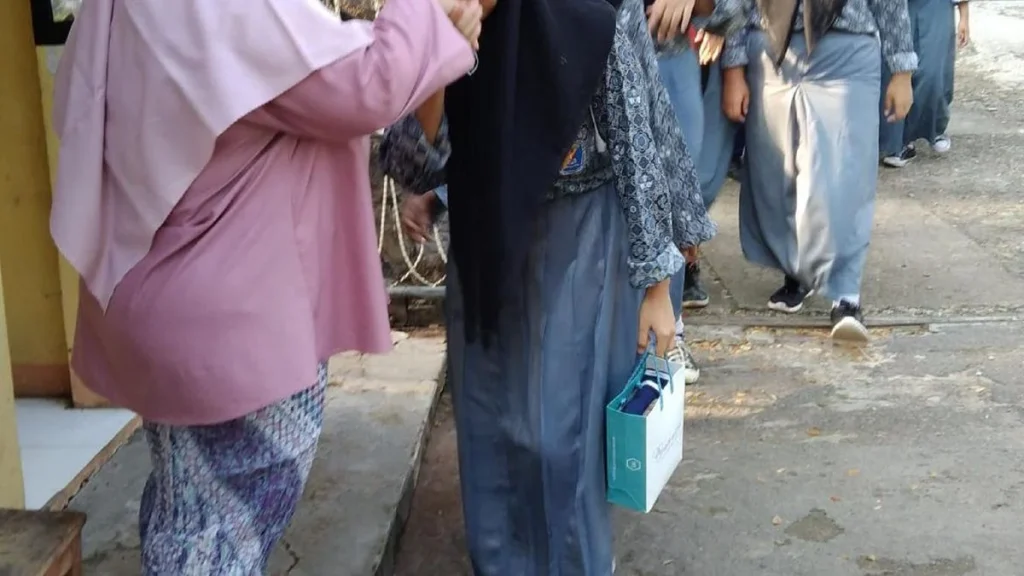 SMAN 1 Losarang: Pancawaluya Tanamkan Karakter Santun & Sehat