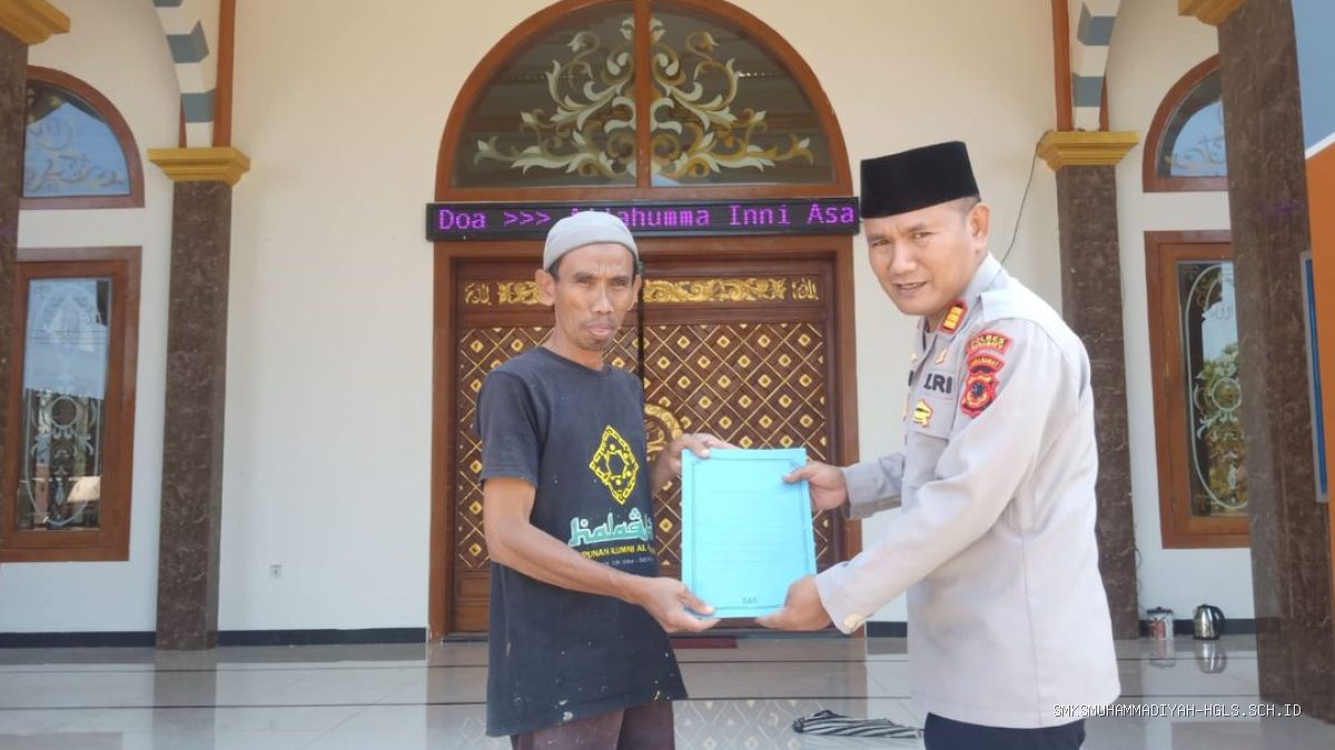 Aksi Terpuji Polsek Tukdana Indramayu Bantu Pembangunan Masjid