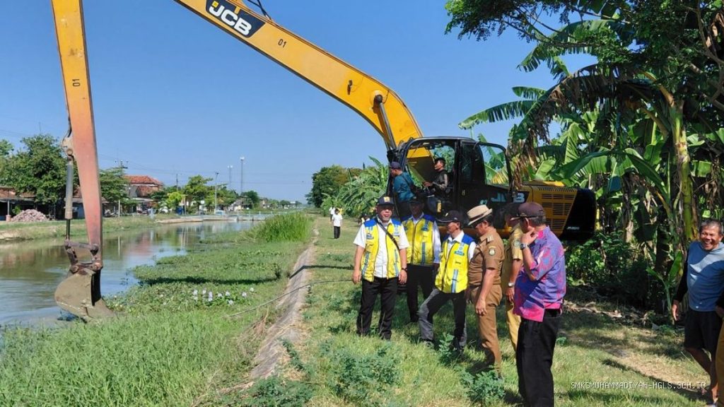 Camat Kandanghaur Genjot Normalisasi Sungai: Tindaklanjuti Arahan Bupati Indramayu