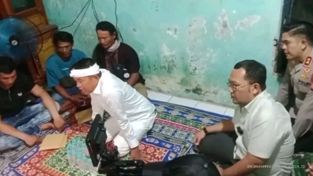 Dedi Mulyadi Tepati Janji, Takziah ke Korban Kecelakaan Maut Indramayu
