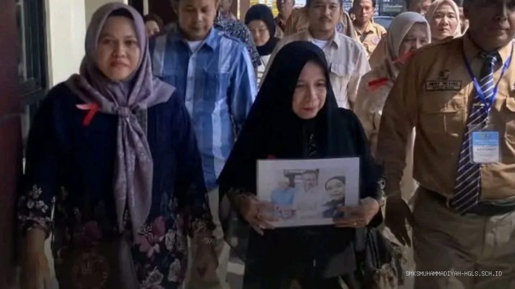 Hening yang Memekakkan Telinga di PN Indramayu: Keluarga Korban Bawa Foto Lima Nyawa, Menanti Vonis Mati