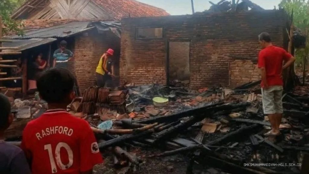 Kebakaran Rumah di Haurgeulis Indramayu: Detik-Detik Api Melalap