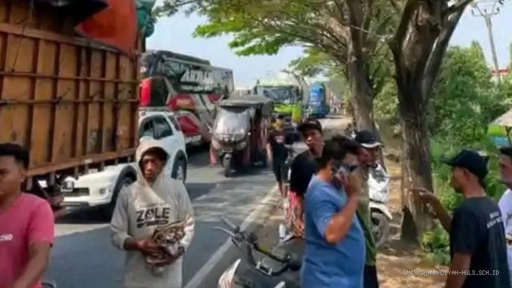 Kecelakaan Maut Pantura Kiajaran: Kemacetan Parah, Polisi Pendata Korban