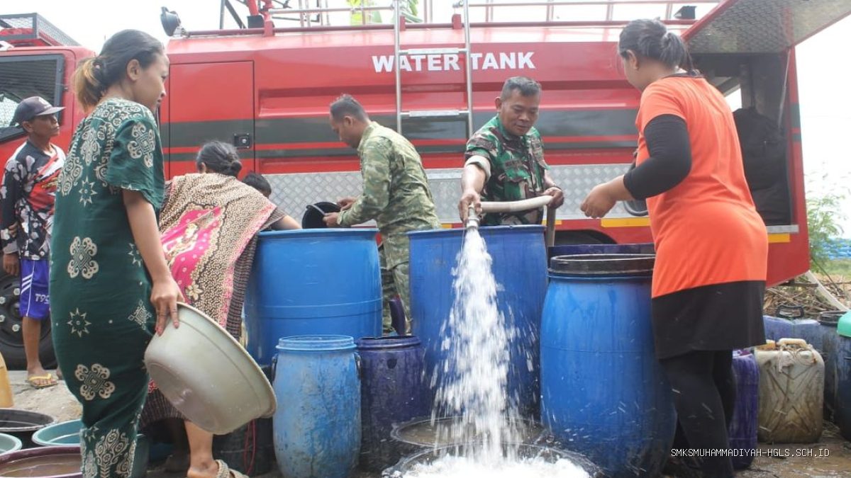 Kodim Indramayu dan BPBD Salurkan 10 Ribu Liter Air di Krangkeng