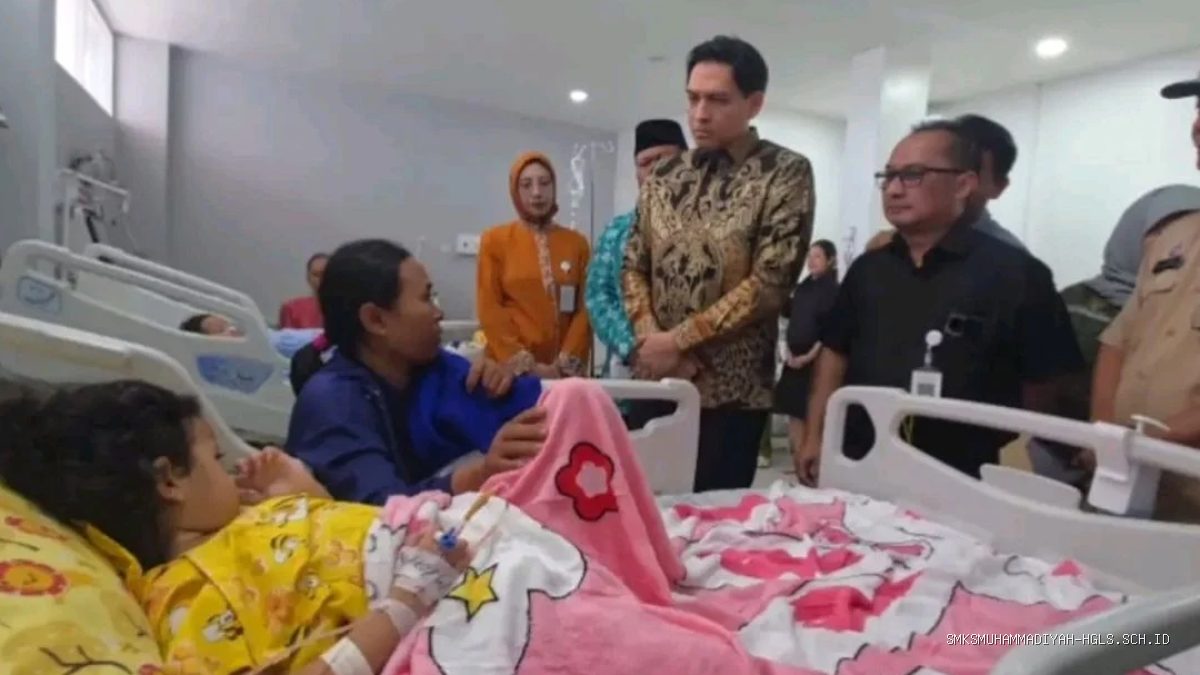 Lucky Hakim Adopsi Anak Korban Kecelakaan Maut Pantura Indramayu