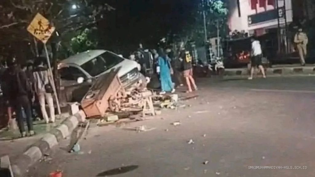 Mobil Tabrak Angkringan di Sindang, Ternyata Sopirnya Remaja 16 Tahun