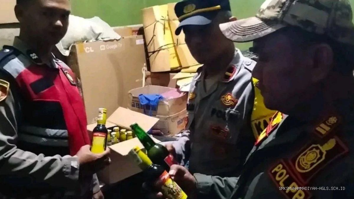 Patroli Gabungan di Kedokanbunder, Polisi Sita 15 Botol Miras