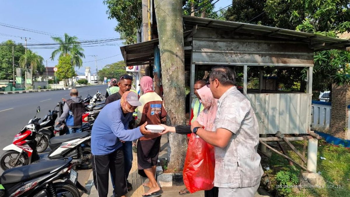 PLN UP3 Indramayu 'Jumat Berbagi Saling Menguatkan' & UMKM