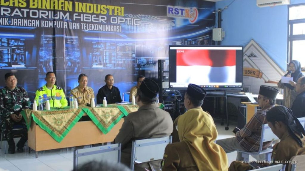 SMKN 1 Losarang Tawarkan Produk Unggulan Siswa ke Stakeholder Pemerintahan