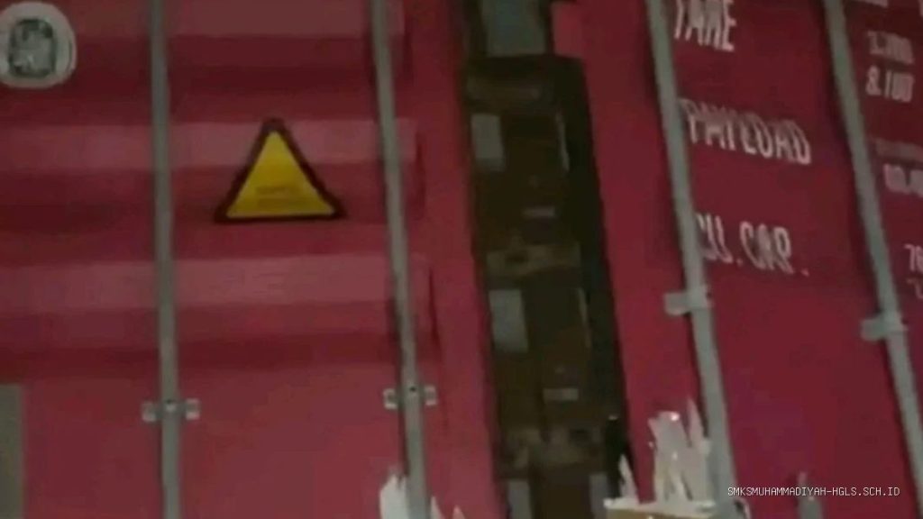 Terbangun, Sopir Kontainer Syok! 17 Dus Hilang Pantura Sukra