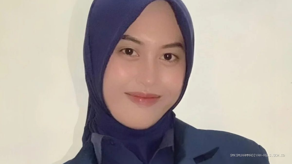 Tia Liana, Duta Polindra 2026: Kunci Sukses Mahasiswa