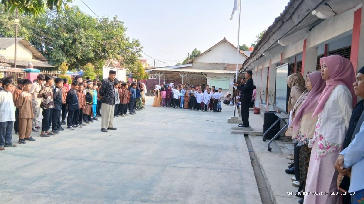 Upacara Hari Anak Nasional ke-42 di UPTD SDN 2 Haurgeulis Meriah