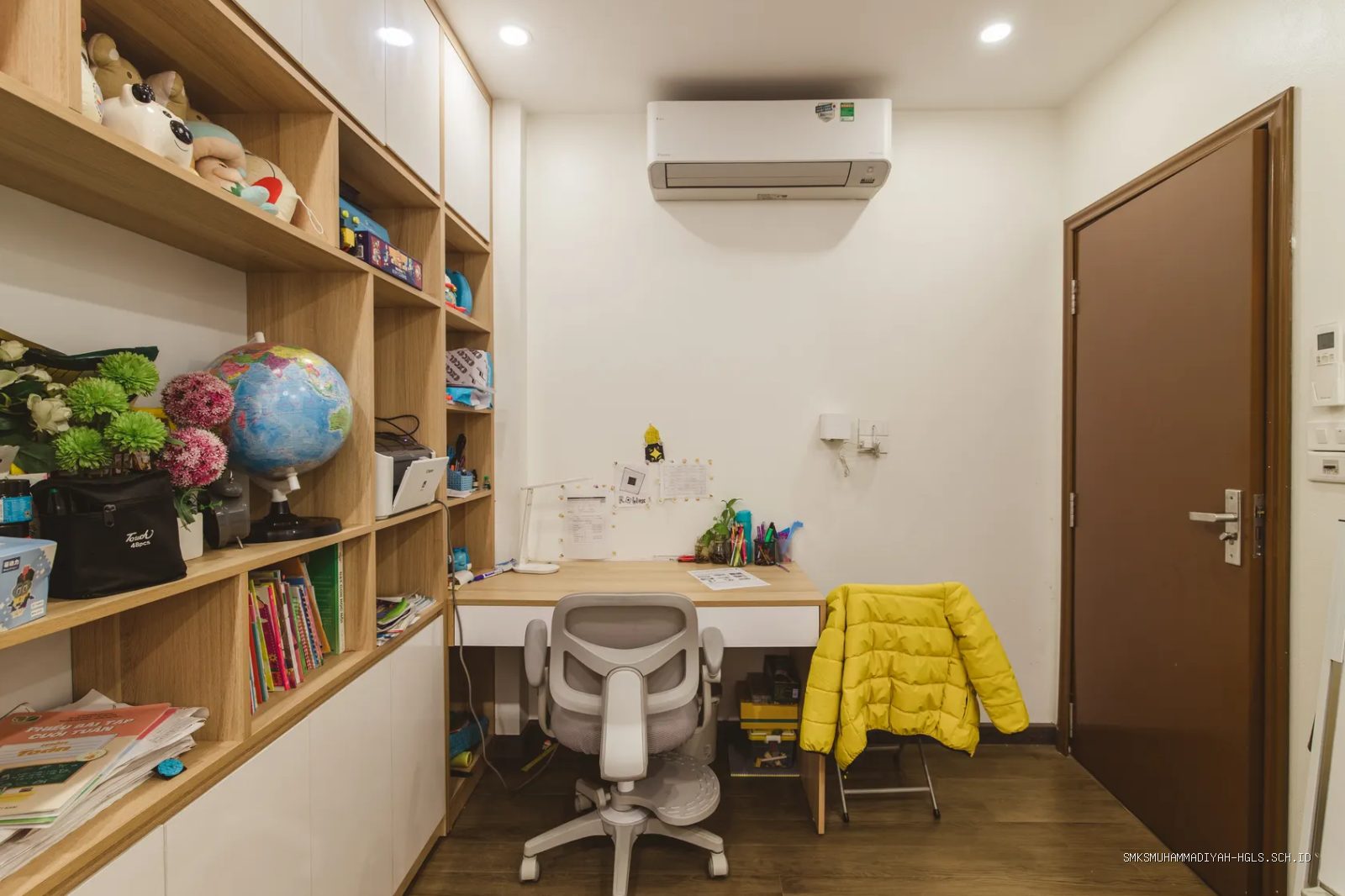 Photo by Trần Chính via Pexels - 10 Ide Desain Ruang Belajar Minimalis yang Nyaman di Rumah