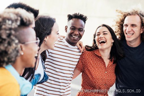 Photo by istockphoto.com - Adab Bercanda dengan Teman agar Hubungan Tetap Harmonis