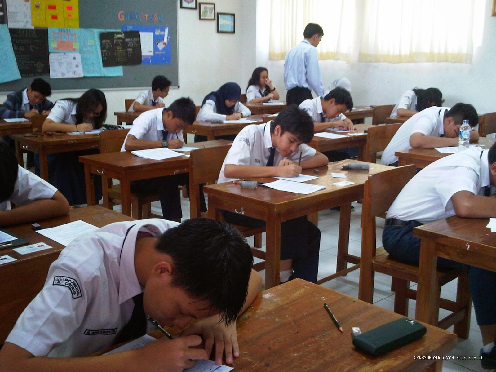 Photo via Bing Images - Belajar Pagi vs Malam: Mana Waktu Terbaik untuk Siswa?