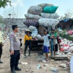 Cegah Kebakaran TPA Pecuk, Sat Binmas Polres Indramayu Edukasi Pemulung