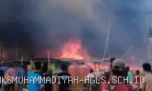 Indramayu Mencekam! Deretan Kapal Nelayan Ludes Dilalap Si Jago Merah , di Pelabuhan Karangsong Indramayu 6 Agustus 2026, 15:57 WIB