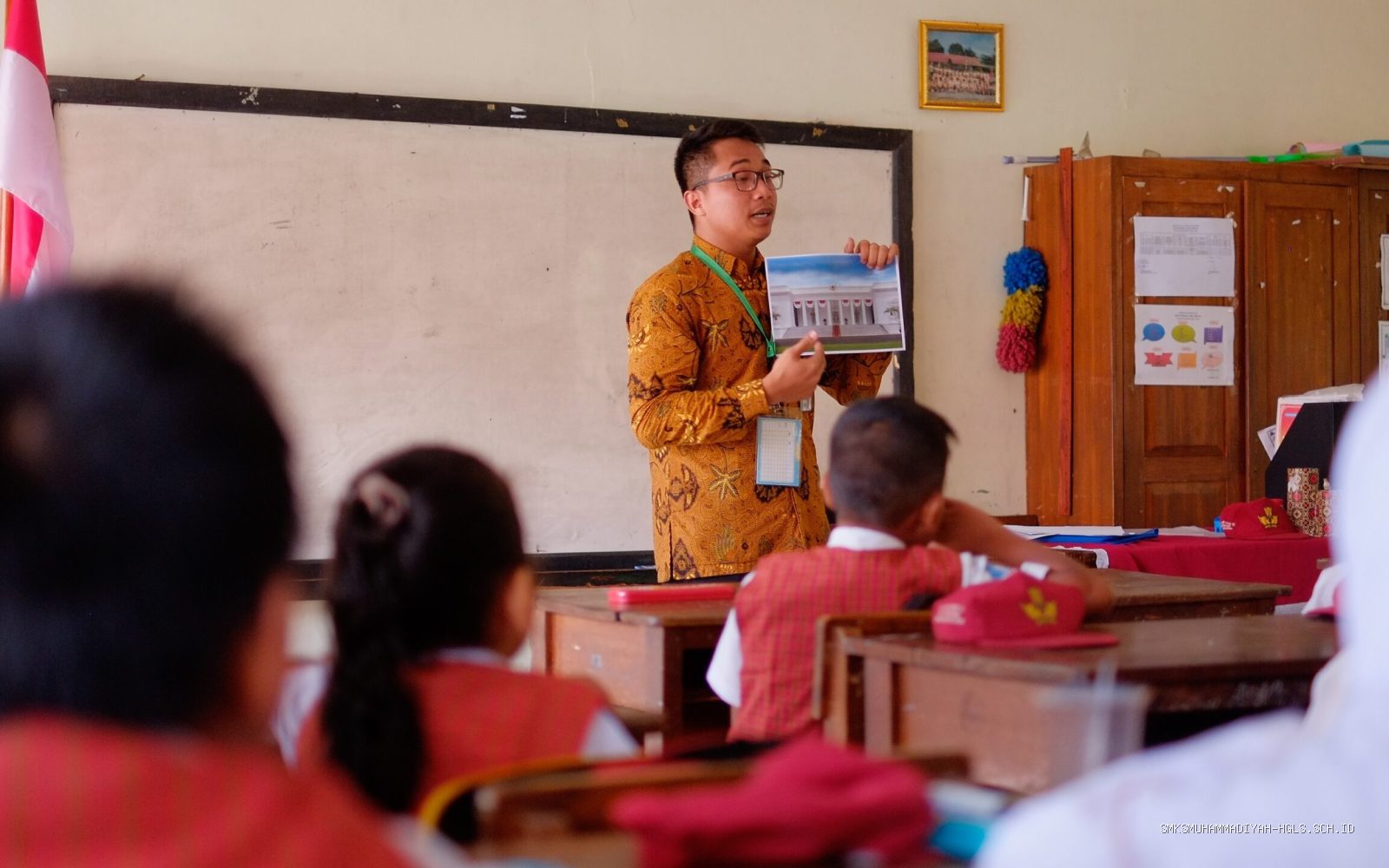 Photo by bildkalimantan.org - Pentingnya Mengajarkan Adab Berbicara kepada Guru Sejak Dini