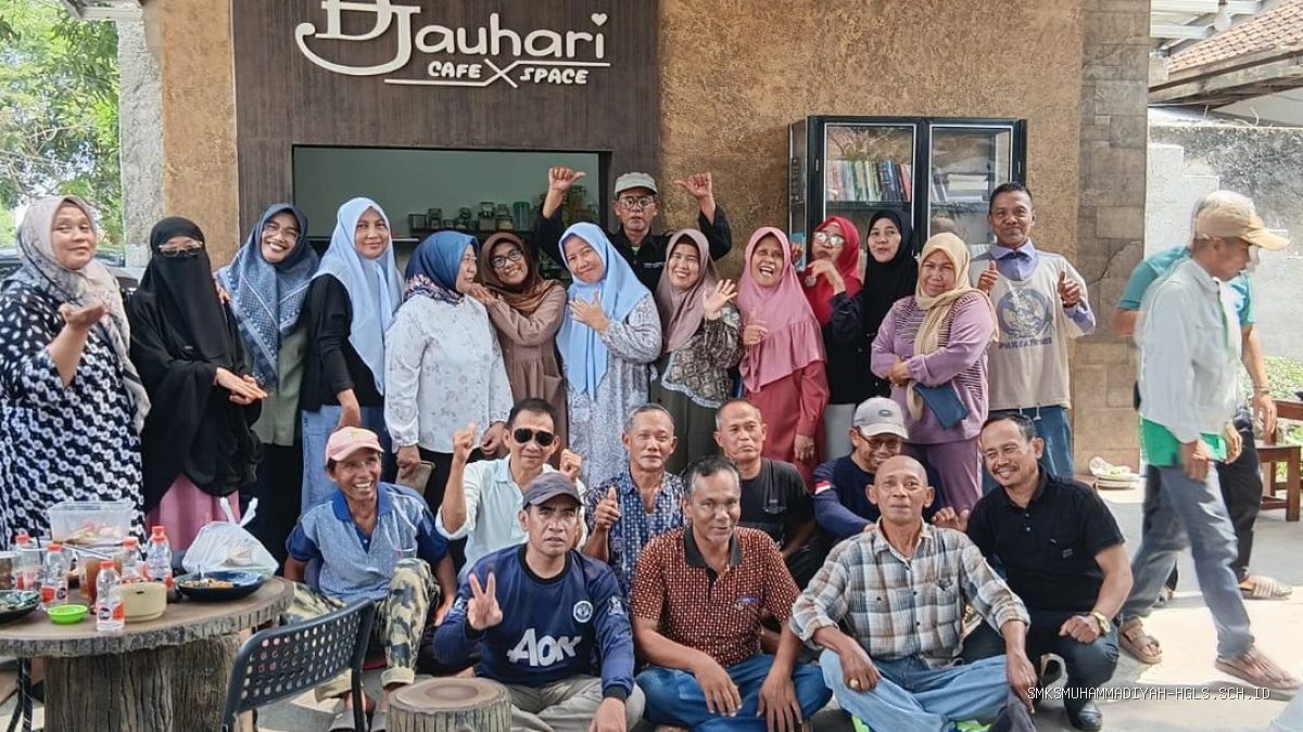 Reuni 42 Tahun Alumni SMP Muhammadiyah Haurgeulis 84 di Cafe Djauhari