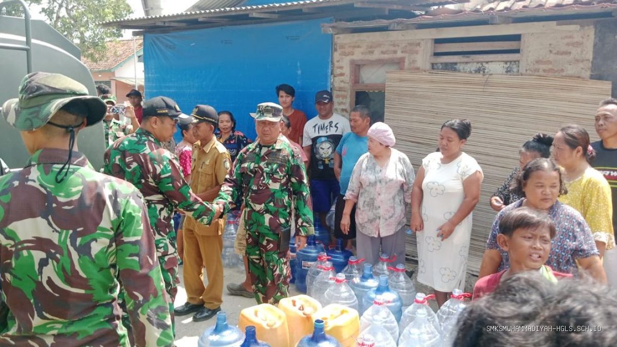 TNI Koramil Lelea Distribusi Air Bersih, Warga Desa Telagasari Kini Tersenyum di Tengah Kemarau