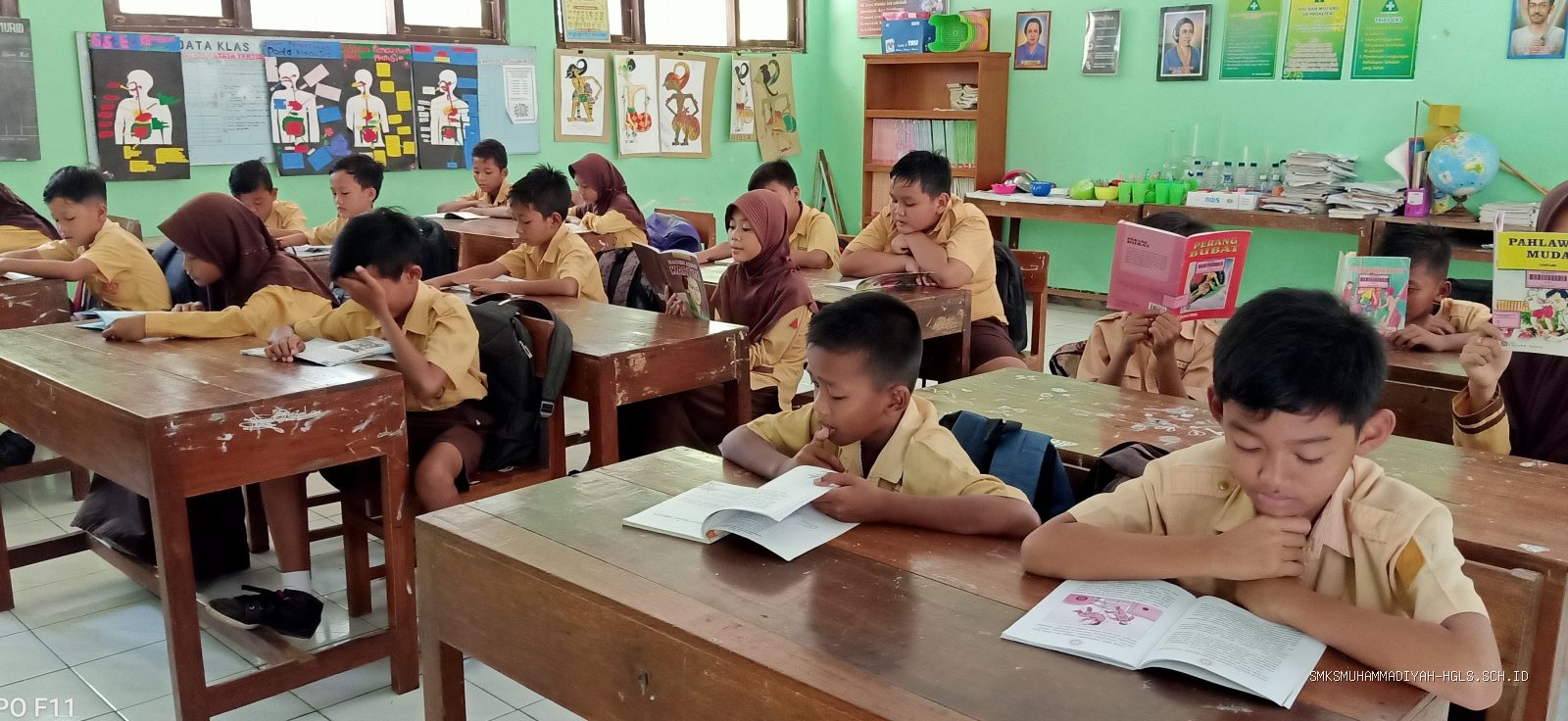 Photo by margaretaws.blogspot.com - 7 Adab Masuk Kelas yang Baik untuk Membangun Karakter Siswa