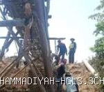 Aksi Gotong Royong Petani Indramayu Bangun Jembatan Cilalanang