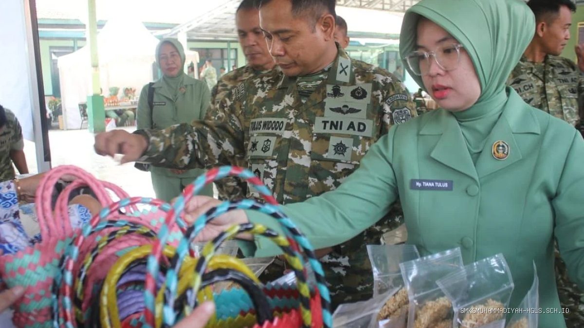 Bazar Produk Unggulan Kodim 0616/Indramayu Dorong UMKM di HUT TNI