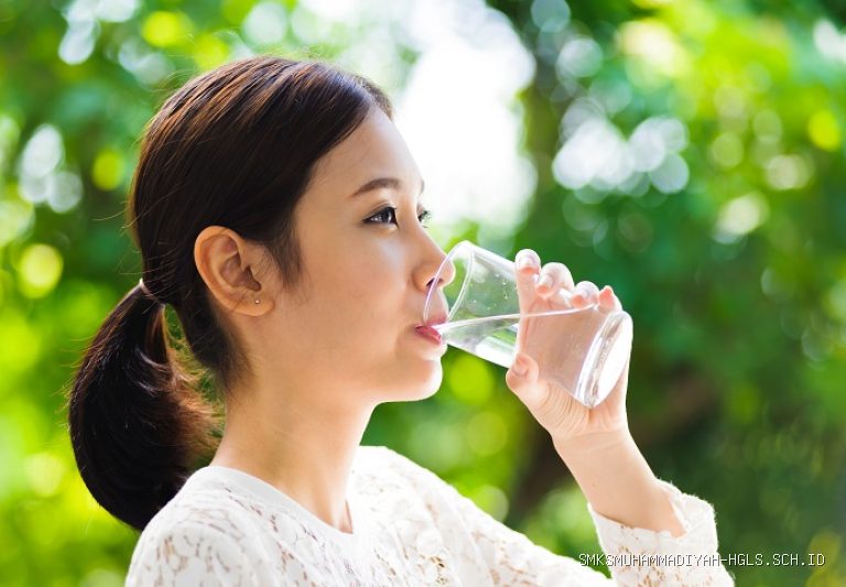 Photo by realfood.co.id - Cara Efektif Membiasakan Anak Minum Air Putih di Sekolah